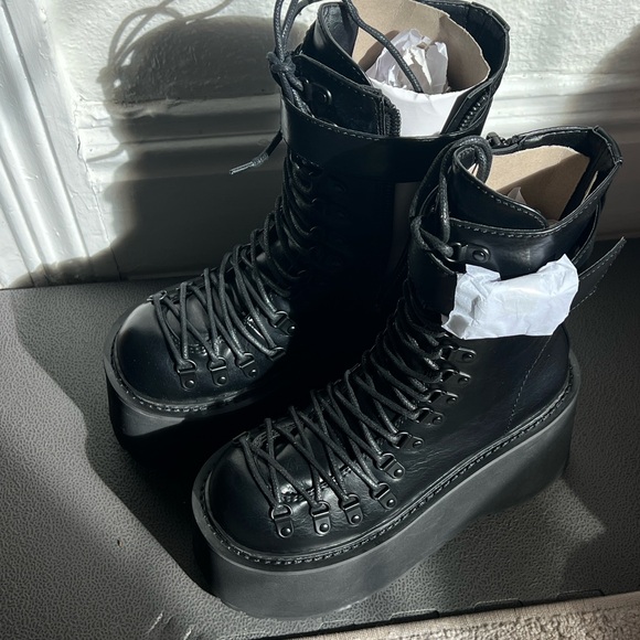 NWT Dolls Kill Black Platform Boots - Picture 4 of 6